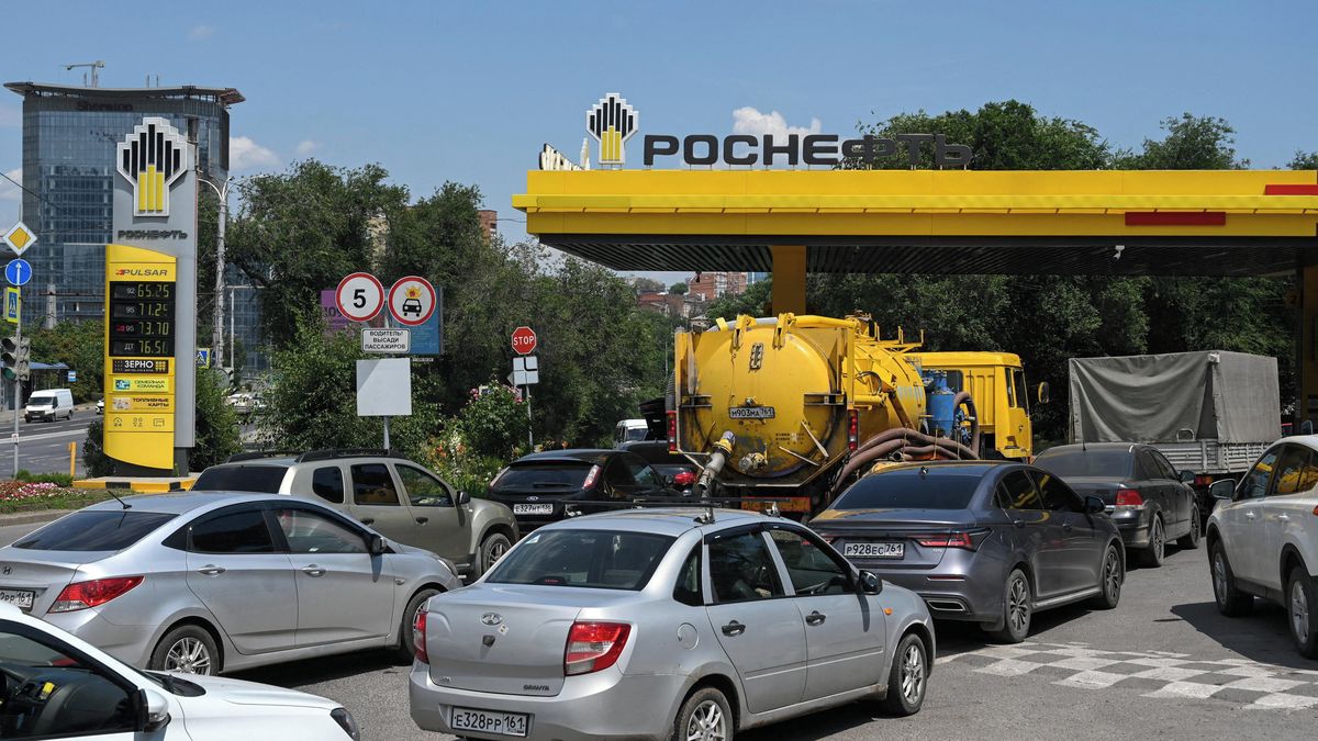 Rusko přišlo o téměř polovinu svých kapacit na zpracování ropy
