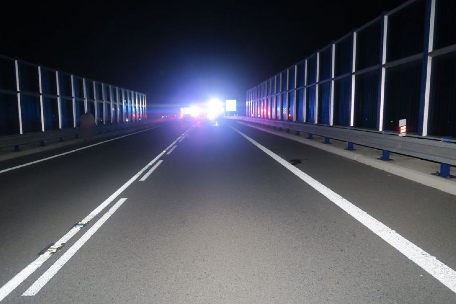 Mladík v BMW srazil u Krnova motorkáře, ten na místě zemřel