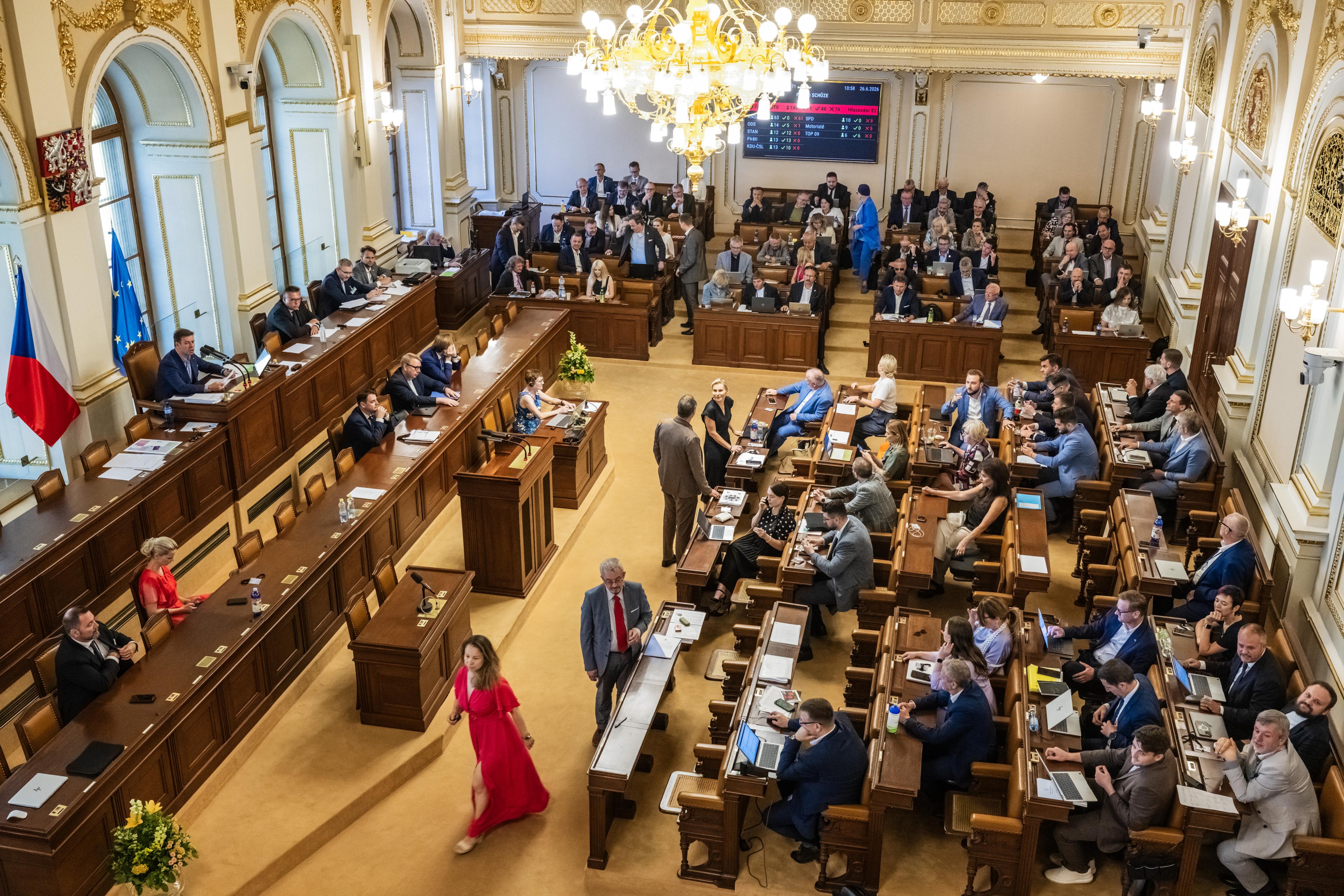 Lidem nad 80 let se má pravidelně navyšovat penze