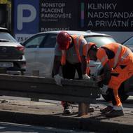 Dělníci budu na vozovce pracovat přes 120 dní.