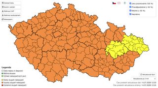 Meteorologové prodloužili výstrahu před velmi silnými bouřkami i na středu
