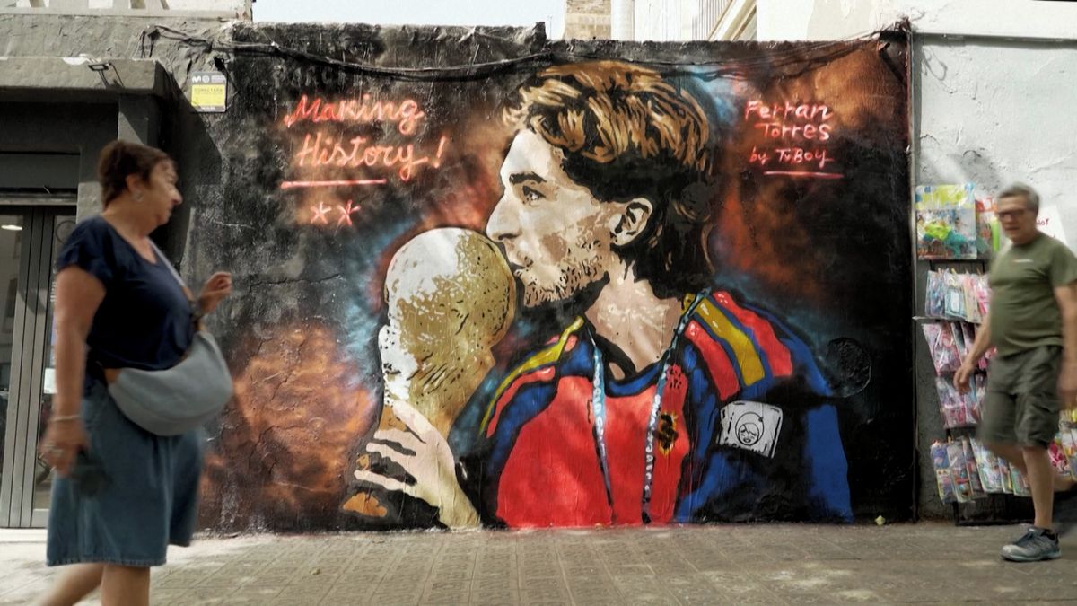 Mural pro hrdinu: Barcelona odměnila zlatého Ferrana Torrese 