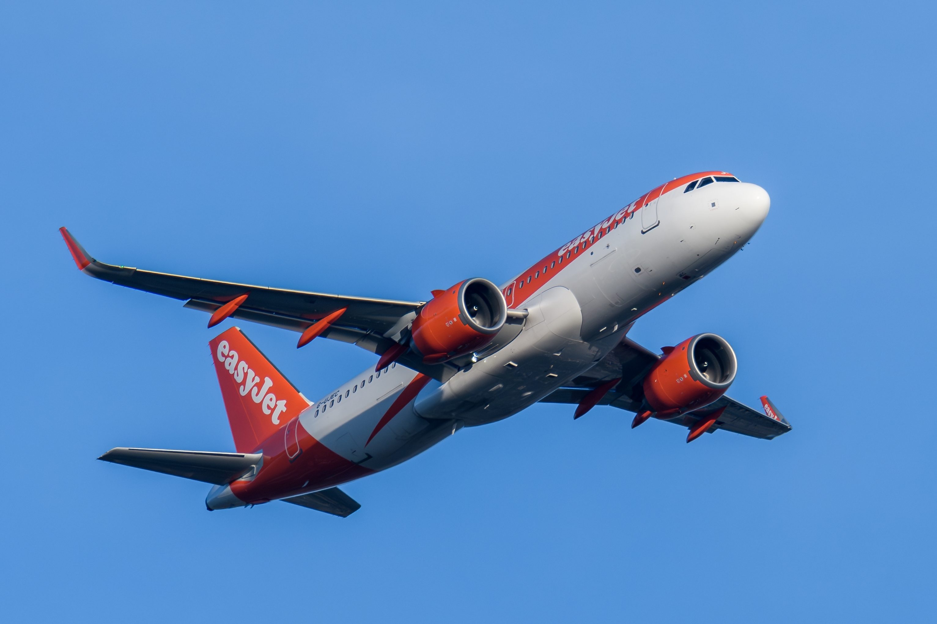V letadle se nad Atlantikem strhla hromadná bitka. Pilot to otočil zpátky na Tenerife