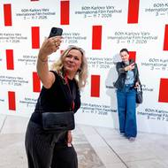 Návštěvníci 4. července 2026 na 60. ročníku Mezinárodního filmového festivalu v Karlových Varech.