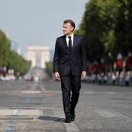 Emmanuel Macron na přehlídce. Té se naposledy zúčastní coby prezident Francie. 