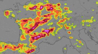 Hrozí kroupy o velikosti až 10 cm. Francie čeká extrémní bouřky