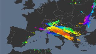 Až 15 cm velké kroupy, statisíce blesků. Na Jadran udeřily bouřky