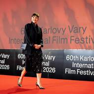 Americká herečka Maggie Gyllenhaalová uvedla 4. července 2026 na 60. ročníku Mezinárodního filmového festivalu v Karlových Varech svůj film Nevěsta!