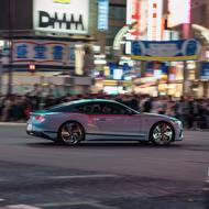 Bentley Continental GT S dostal polep inspirovaný japonskými rychlovlaky Šinkansen.