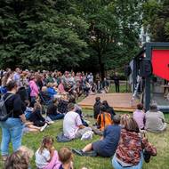 Seznam festivalové studio fungovalo celý týden. Vyzpovídaly jsme čtyřicet hostů. Ano, y je správně. Moderátorky byly jen ženy.