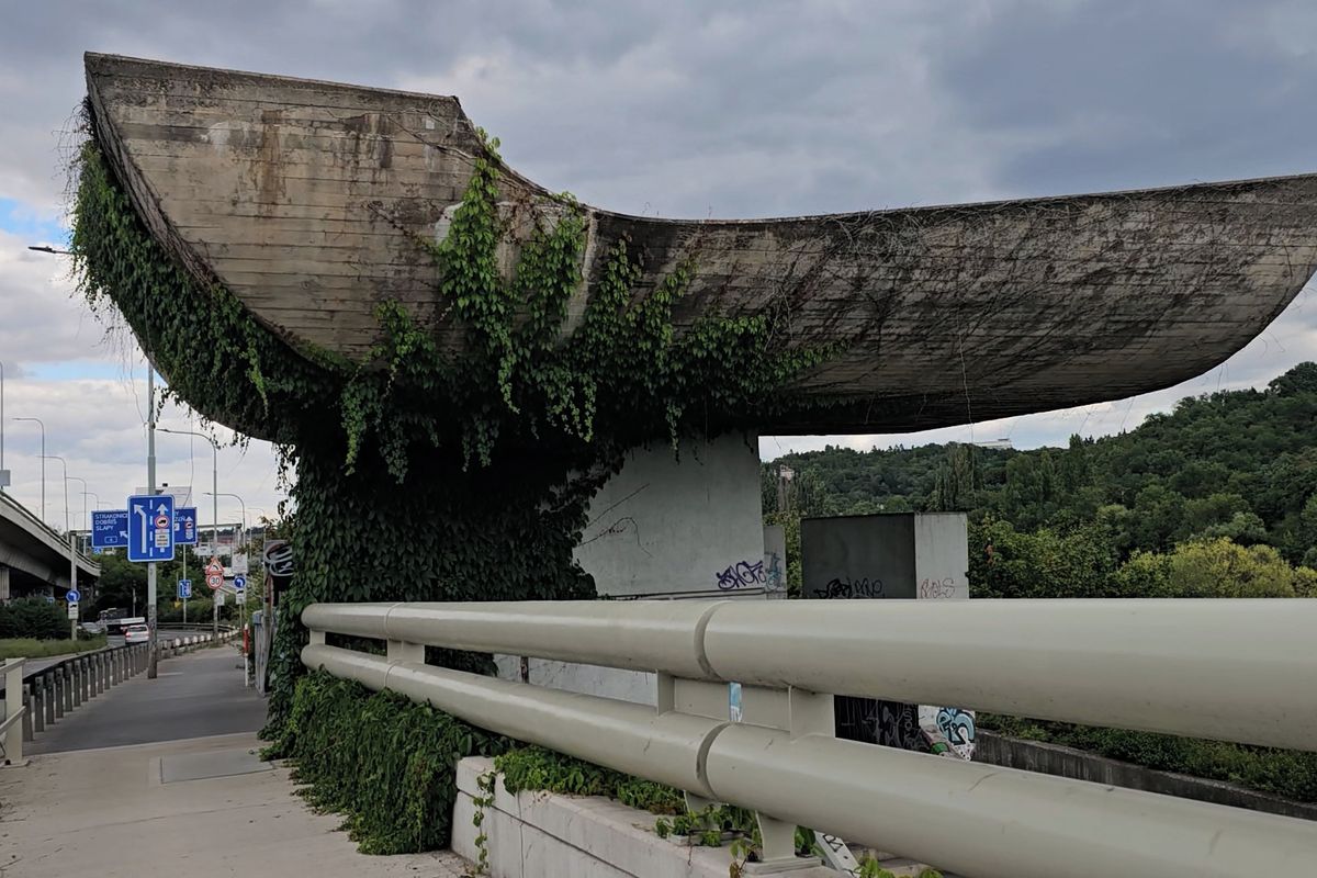 Hroší lázně zůstanou i po pádu protější betonové Rovnováhy bez oplocení