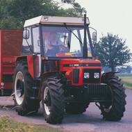 Zetor 5360 z poloviny 90. let patřil mezi univerzální farmářské traktory střední výkonové třídy a navazoval na tradici jednoduchých, robustních a snadno servisovatelných strojů, které proslavily značku Zetor doma i v zahraničí.