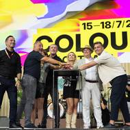 Slavnostní zahájení festivalu, dramaturg Filip Košťálek (vpravo) se zástupci partnerů. 