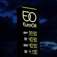 Dvě koruny na litr u nafty, koruna u benzinu. Tak se zdražovalo u státního řetězce EuroOil.