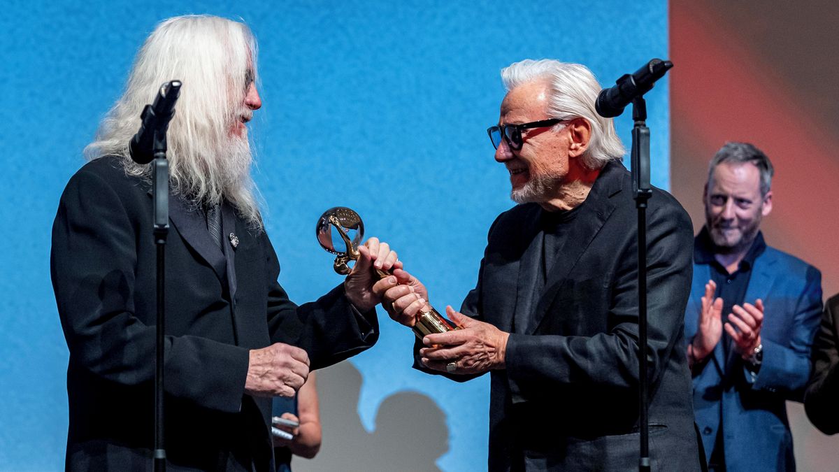FOTO: Hollywoodské legendy ve Velkém sále. Harvey Keitel předal cenu Robertu Richardsonovi