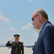 Na ranveji čekal na amerického prezidenta jeho turecký protějšek Recep Tayyip Erdogan.