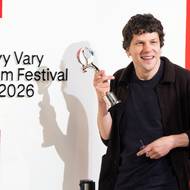Jesse Eisenberg s cenou.