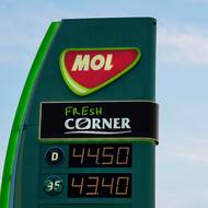 Velký skok na „MOLkách“. Nafta zdražila téměř o čtyři koruny na litr.