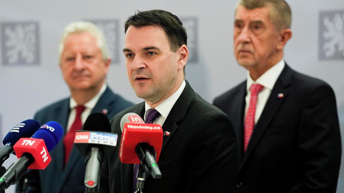 O Číně coby hrozbě ani slovo. Mandát vlády k summitu NATO se od loňska změnil