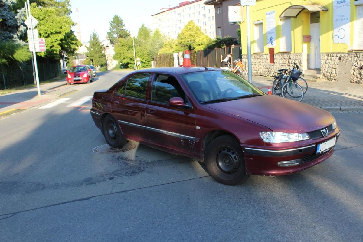 „Oslnilo mě slunce.“ Řidič v Přerově srazil cyklistku, skončila v nemocnici