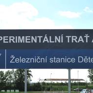Trať mezi Bakovem nad Jizerou a Kopidlnem má 24 kilometrů.