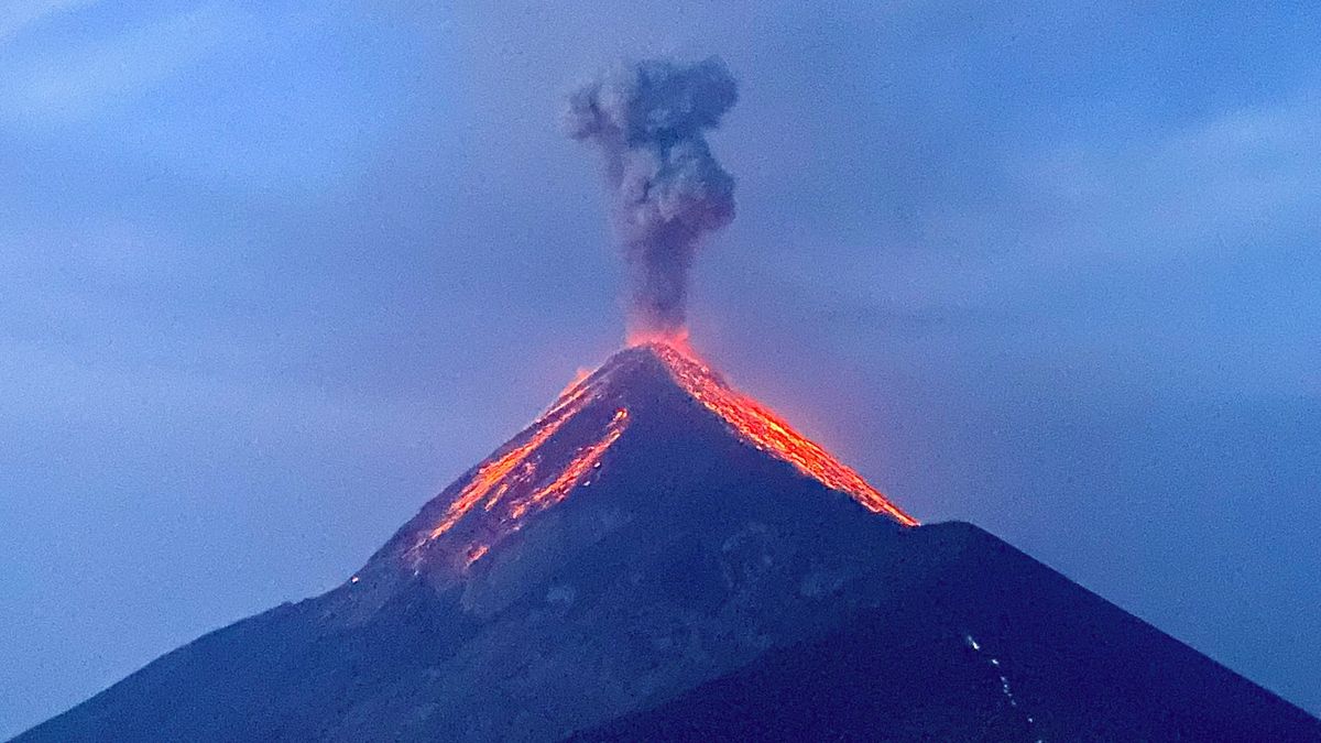 Každých deset minut výbuch. Noc s guatemalským vulkánem Fuego patří k nejsilnějším zážitkům 