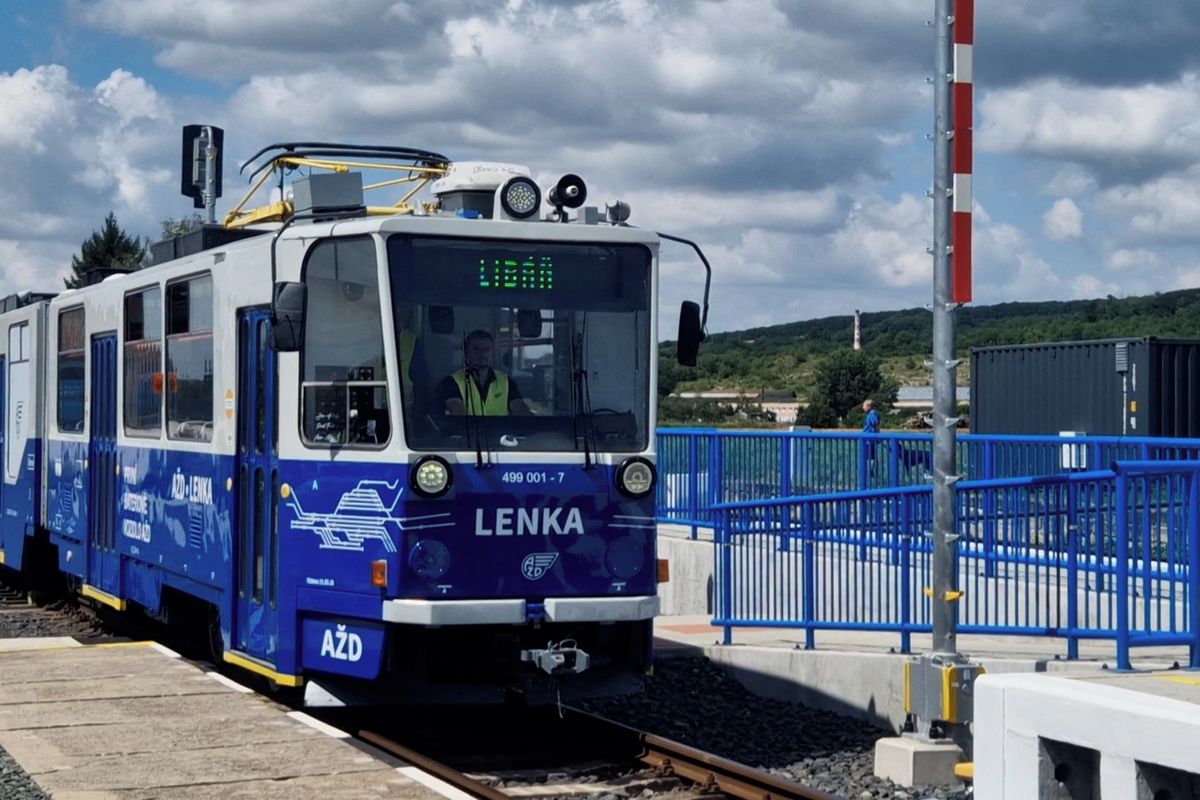Vlakotramvaj Lenka se rozjela ve zkušebním provozu