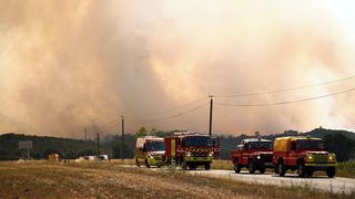 Kvůli lesnímu požáru evakuovali v noci ve Francii přes 10 tisíc lidí