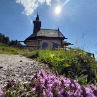 Marienkapelle se tyčí jen pár minut chůze nad Hirschbichlalm.