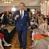Herec Tomáš Matonoha jako velký elegán.