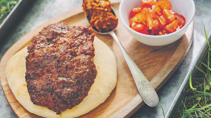 Jak připravit pleskavici: oblíbený balkánský hamburger