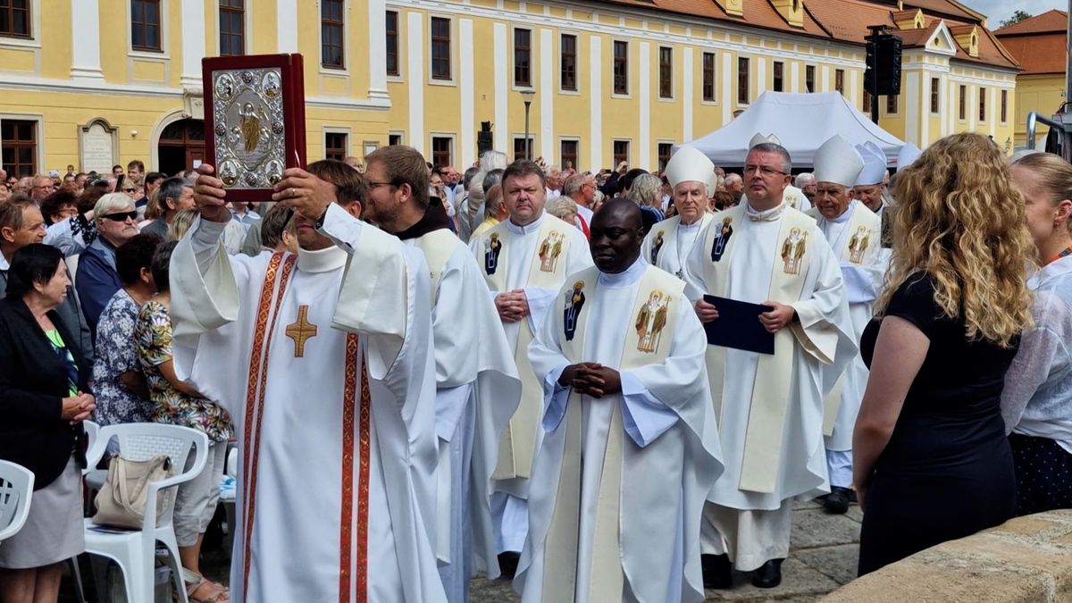 „Svobodu je potřeba bránit.“ Tisíce poutníků na Velehradě slyšely varování i před AI