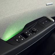 Automobilka se vrátila k samostatnému ovládání všech oken a přináší nové otvírání klik dveří.