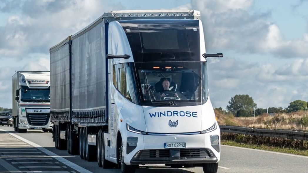 Čínský startup má problémy s vývojem elektrického tahače. Podobá se Tesle Semi