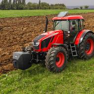 Zetor Crystal 160 znamenal návrat legendárního jména Crystal do nabídky značky Zetor. Model uvedený v roce 2015 nabízel výkon až 163 koní, pohon všech kol a moderní šestiválcový motor Deutz. Díky vysokému výkonu, komfortní kabině a moderní výbavě se stal vlajkovou lodí značky a navázal na odkaz slavných traktorů Crystal ze 70. a 80. let.
