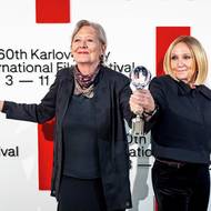 Slavnostní zakončení 60. ročníku Mezinárodního filmového festivalu v Karlových Varech. Na snímku z 11. července 2026 Helena Třeštíková a Bára Basiková.
