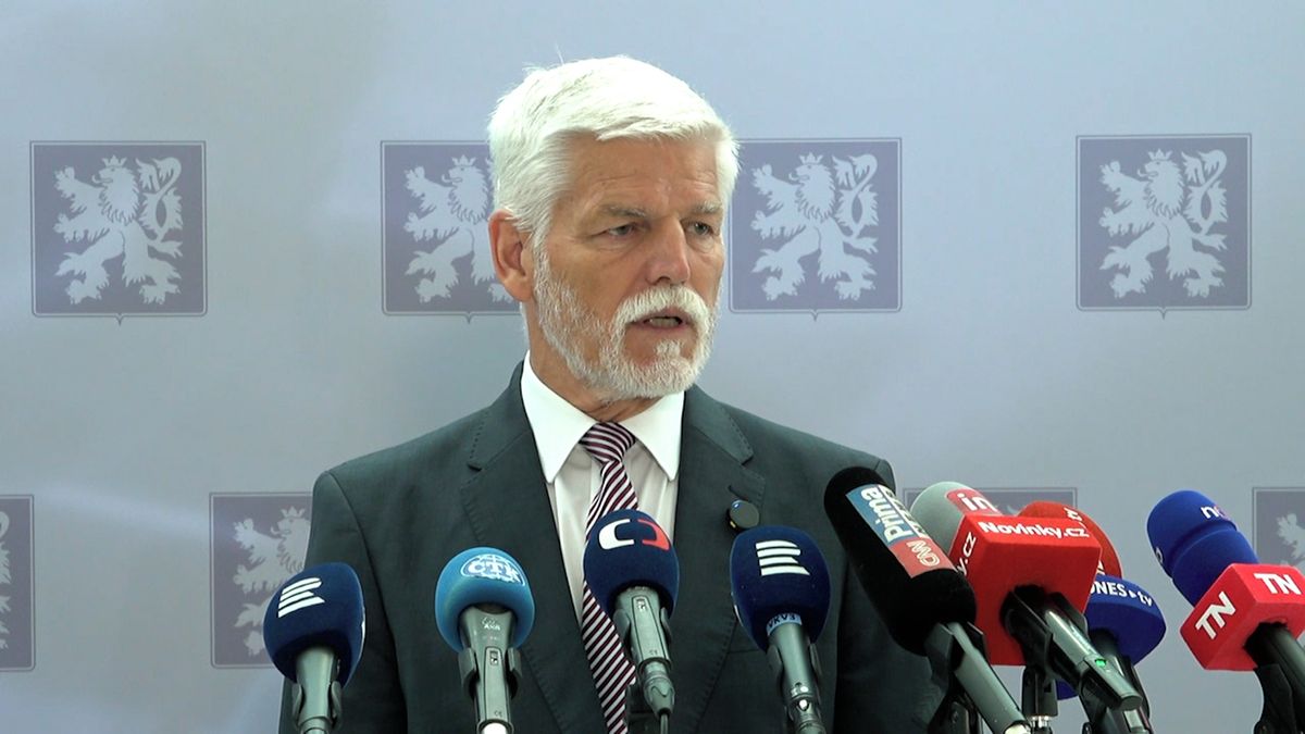 Zúčastním se večeře na summitu NATO, oznámil Pavel