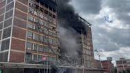 Část hořící výškové budovy ve Zlíně se zřítila