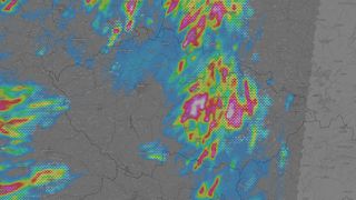 Meteorologové varují před silnými bouřkami i vedrem