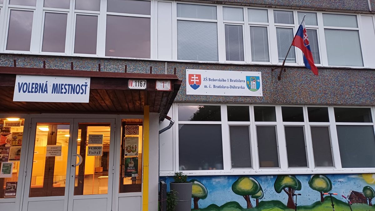 Slovenské referendum je neplatné, účast byla jen 16 procent