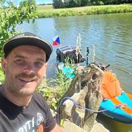 Paddleboard slouží jako člun.