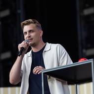 Umělecký ředitel Filip Košťálek festival zahájil. 