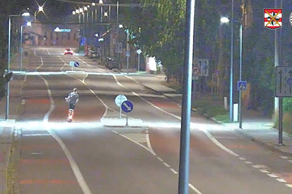 Opilec na elektrokoloběžce machroval v Břeclavi, stopku mu vystavil obrubník. Policisté ukázali video