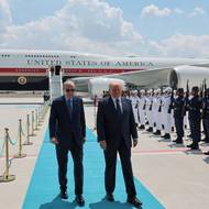 Velké osobnosti summitu NATO. Prezident hostitel Recep Tayyip Erdogan a Donald Trump. 