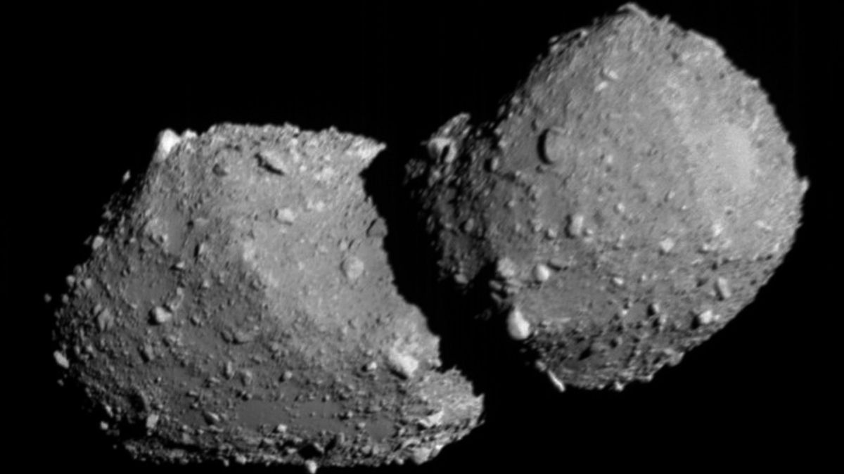 Japonská sonda těsně proletěla kolem planetky Torifune. Na přípravě se podíleli čeští vědci