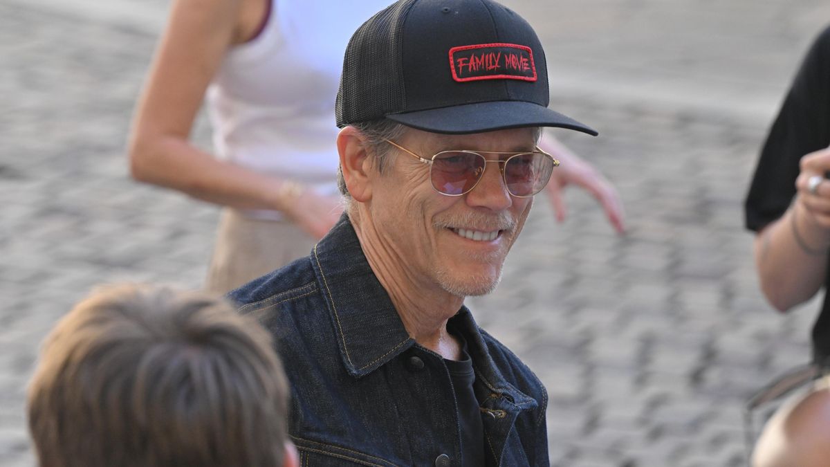 Kevin Bacon s rodinou dorazil do Varů