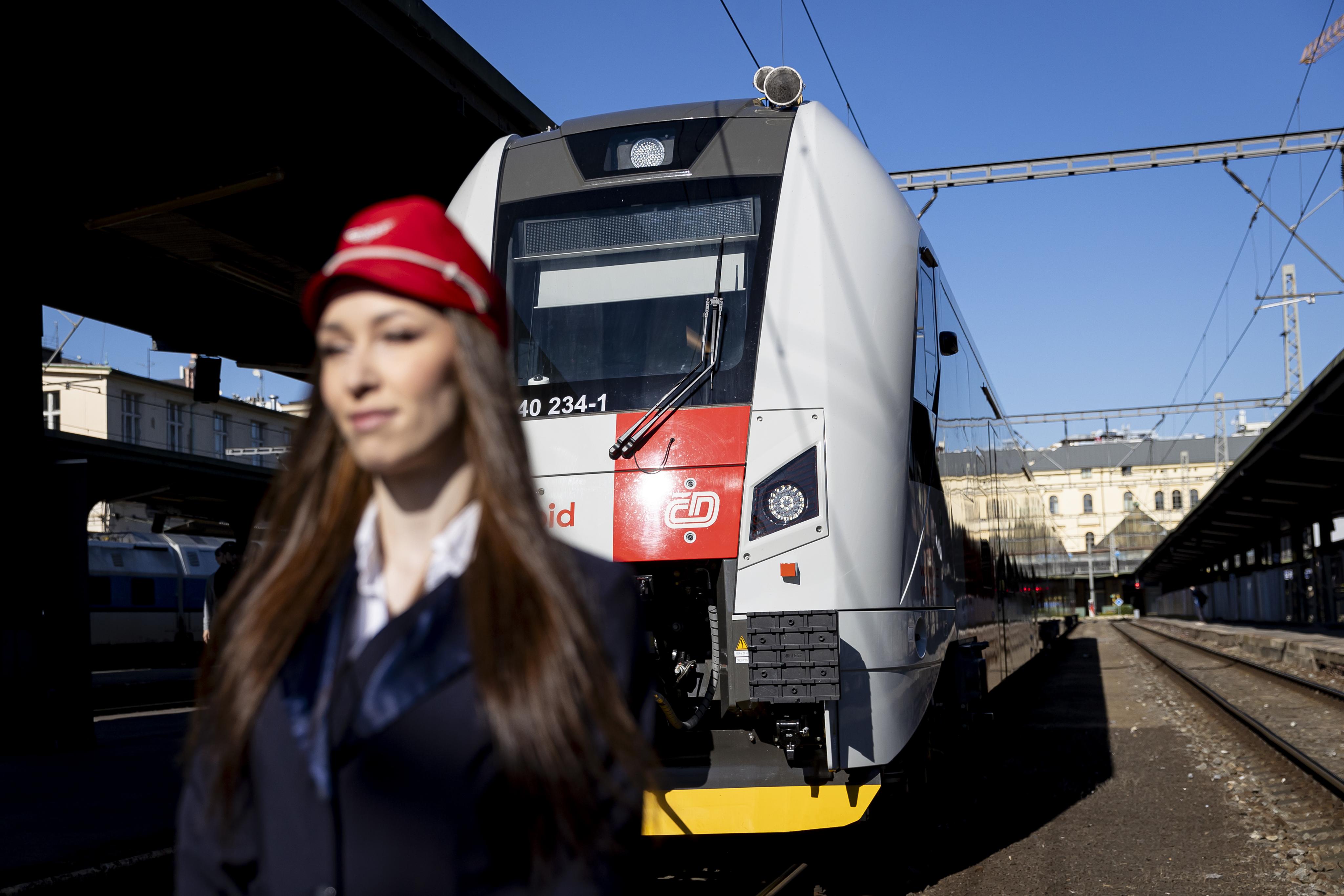 Léto na kolejích: pasažéry trápí výluky a dlouhá zpoždění vlaků