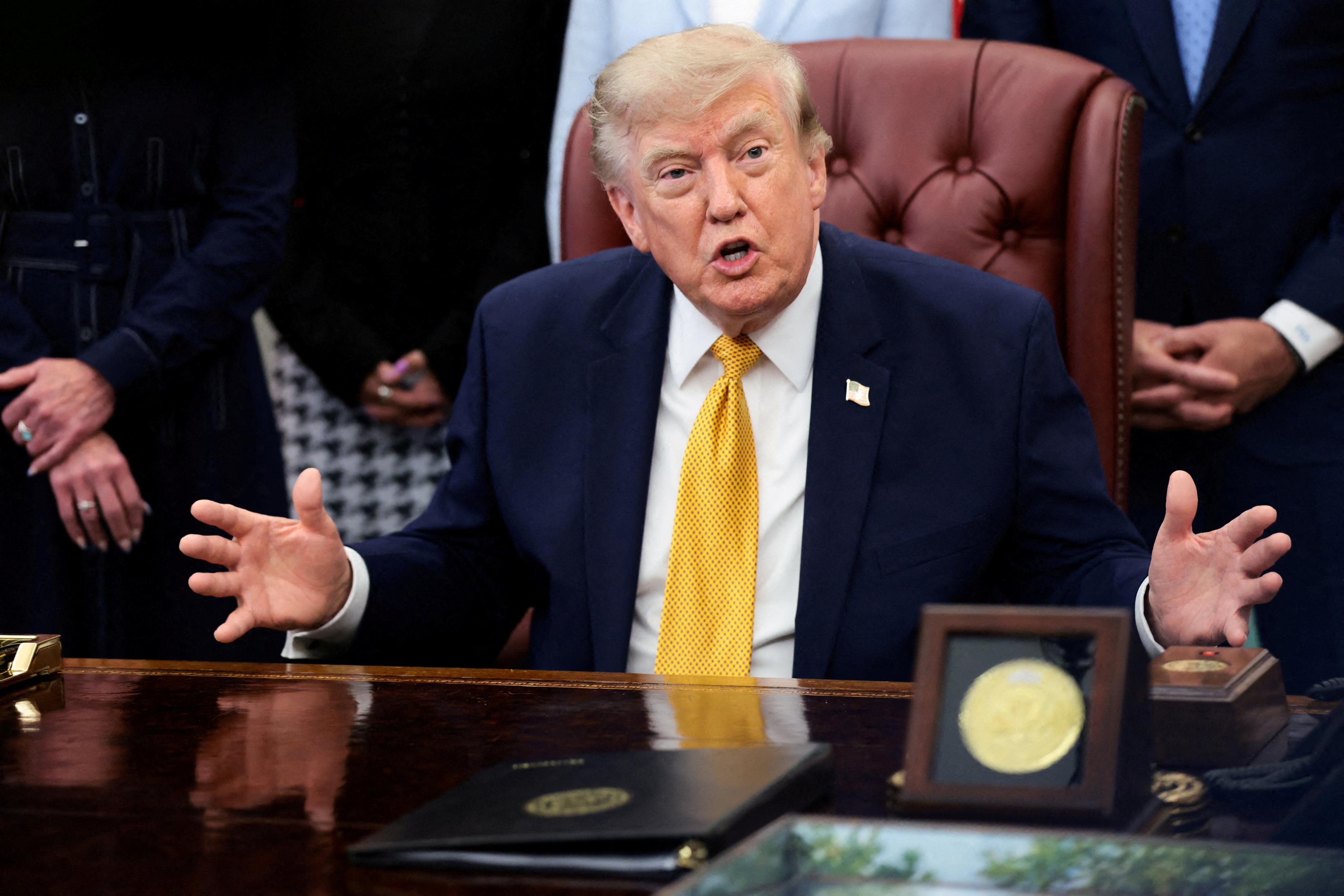 Trump uvalil cla na drony