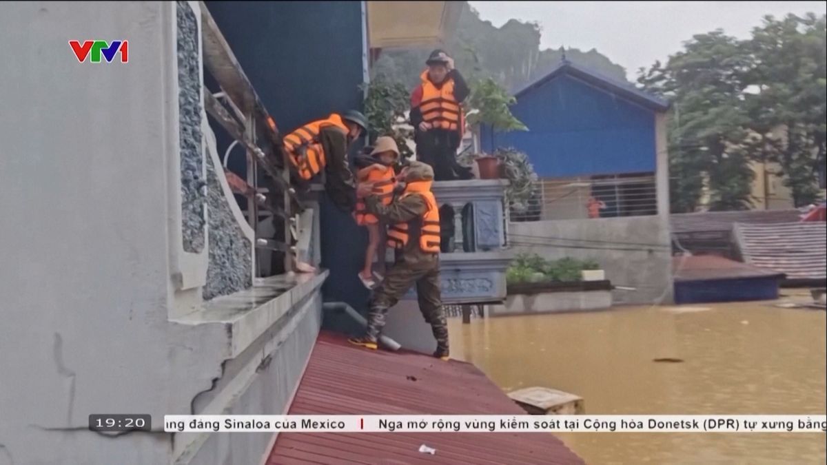 Tajfun Narra má jednu oběť ve Vietnamu a míří na Čínu