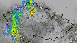 Bouřky mohou být velmi intenzivní, varují meteorologové. Vydali výstrahu